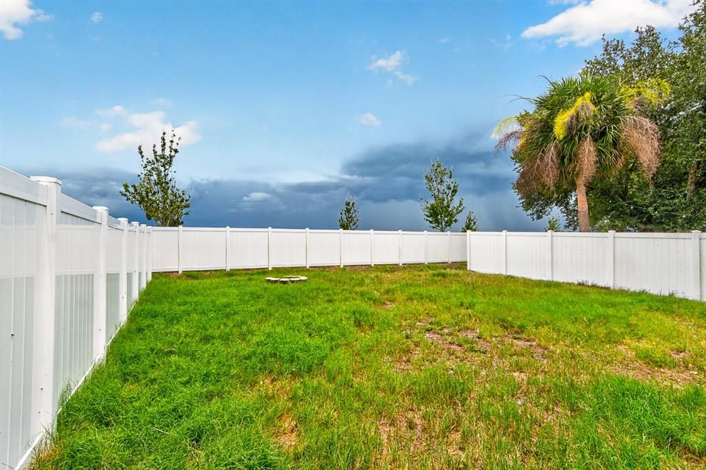 На продажу: $325,000 (4 спален, 2 ванн, 1824 Квадратных фут)