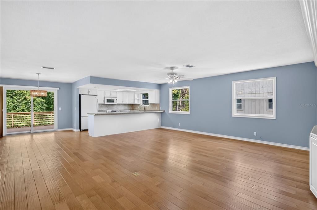 En Venta: $374,900 (4 camas, 3 baños, 2640 Pies cuadrados)