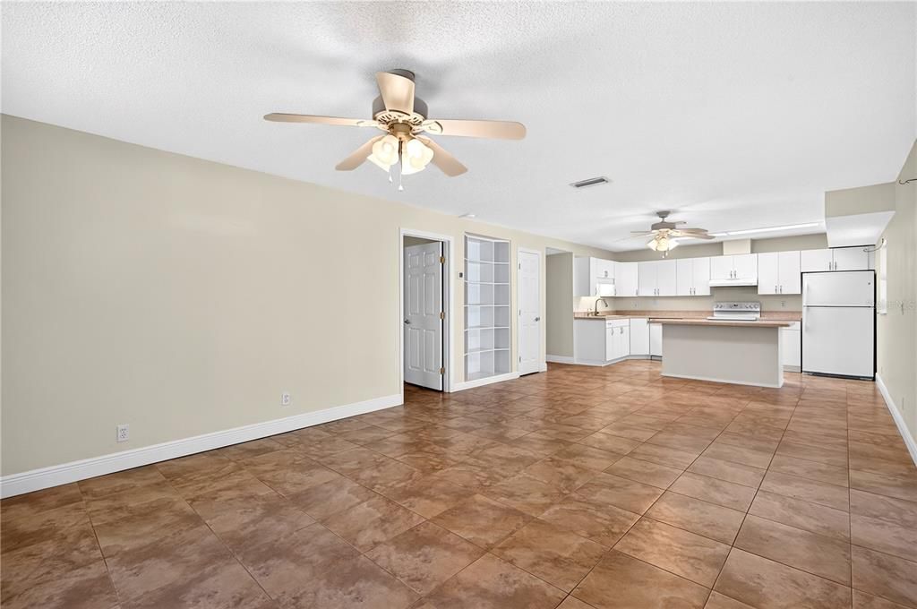 En Venta: $374,900 (4 camas, 3 baños, 2640 Pies cuadrados)