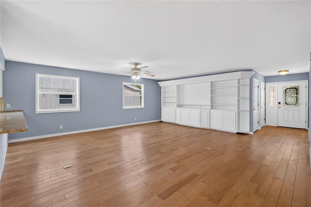 En Venta: $374,900 (4 camas, 3 baños, 2640 Pies cuadrados)
