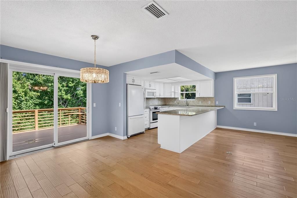 En Venta: $374,900 (4 camas, 3 baños, 2640 Pies cuadrados)