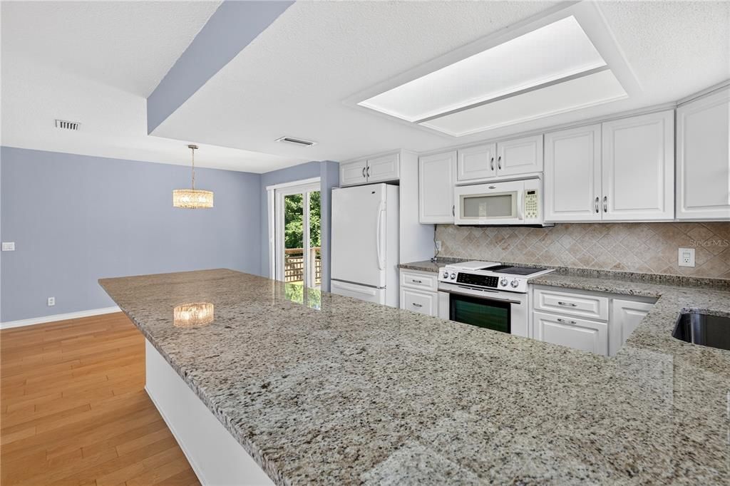 En Venta: $374,900 (4 camas, 3 baños, 2640 Pies cuadrados)