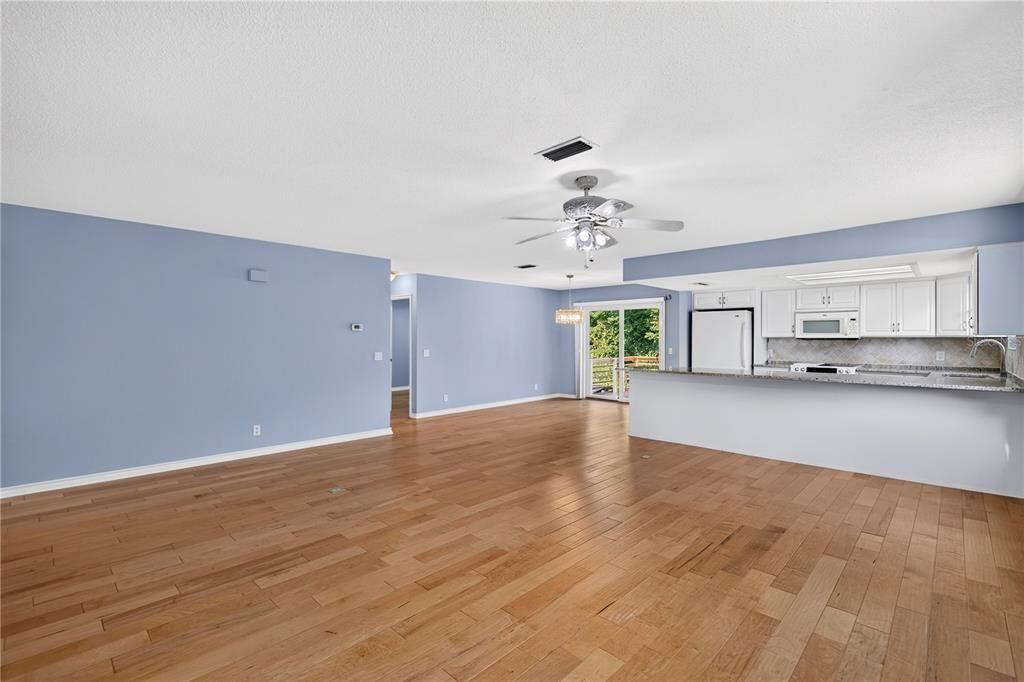 En Venta: $374,900 (4 camas, 3 baños, 2640 Pies cuadrados)