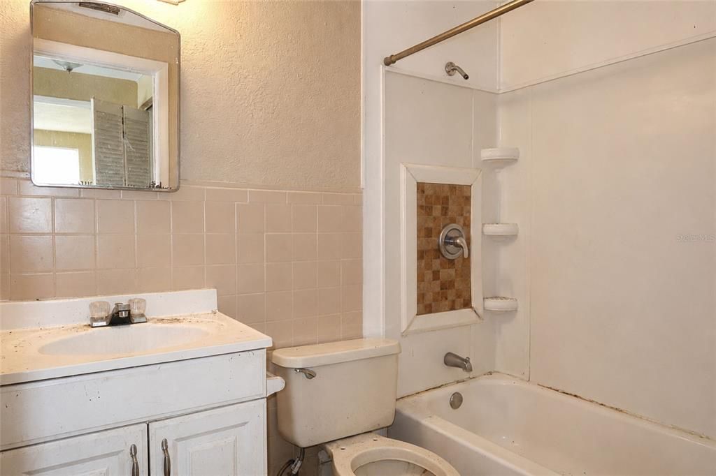 На продажу: $149,800 (3 спален, 1 ванн, 1088 Квадратных фут)