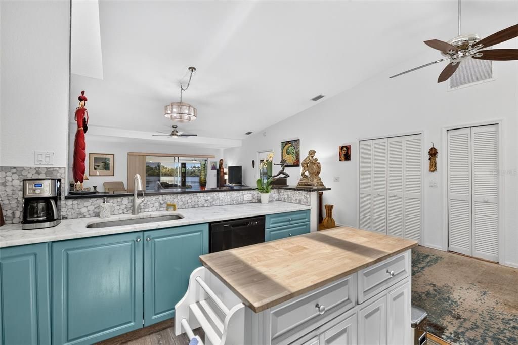 For Sale: $325,000 (3 beds, 2 baths, 2582 Square Feet)