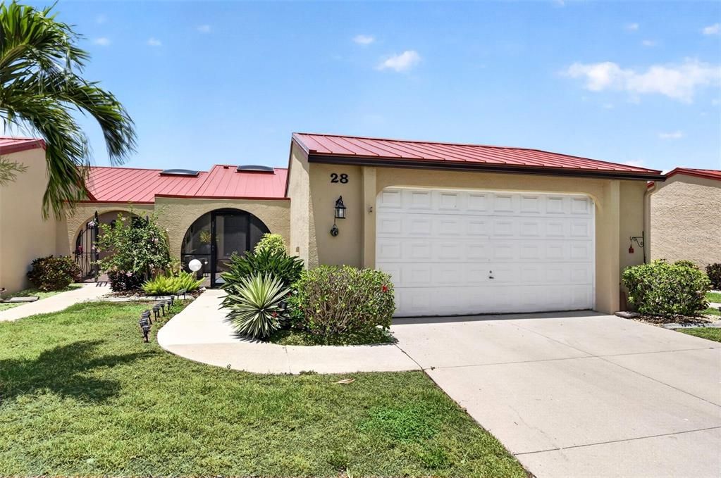 For Sale: $325,000 (3 beds, 2 baths, 2582 Square Feet)
