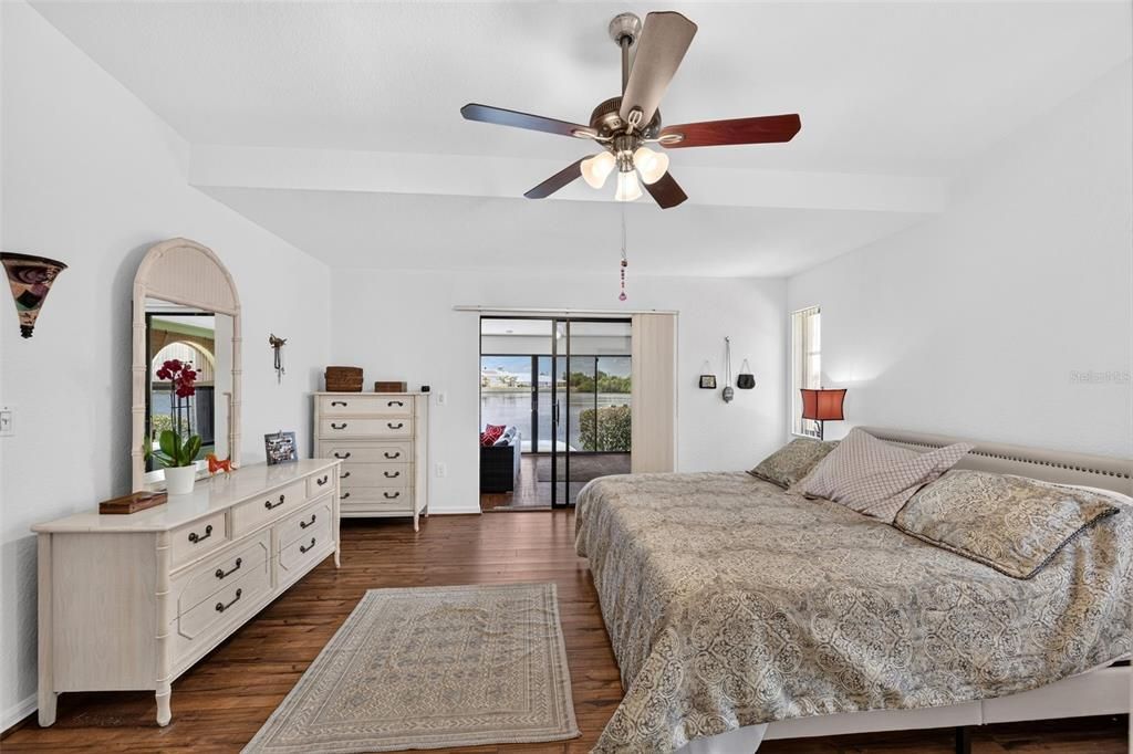 For Sale: $325,000 (3 beds, 2 baths, 2582 Square Feet)