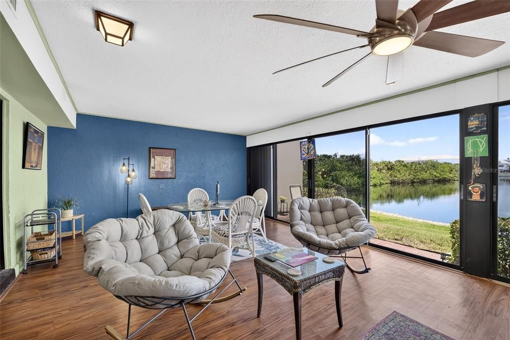 For Sale: $325,000 (3 beds, 2 baths, 2582 Square Feet)