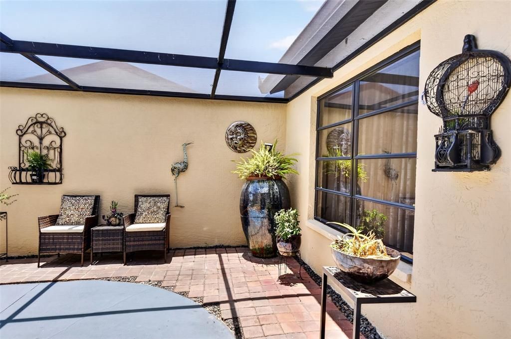 For Sale: $325,000 (3 beds, 2 baths, 2582 Square Feet)