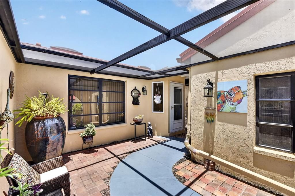 For Sale: $325,000 (3 beds, 2 baths, 2582 Square Feet)