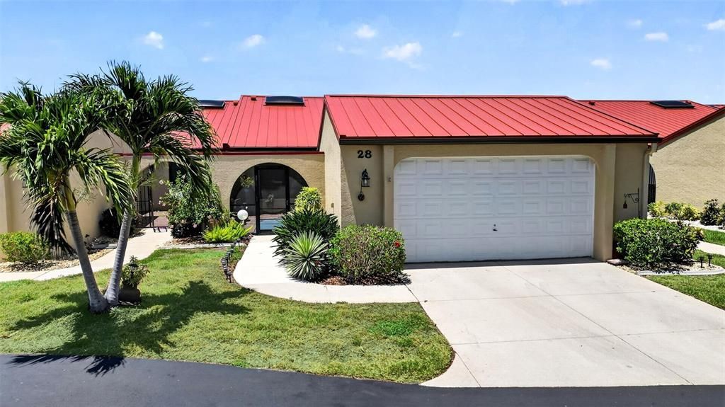 For Sale: $325,000 (3 beds, 2 baths, 2582 Square Feet)