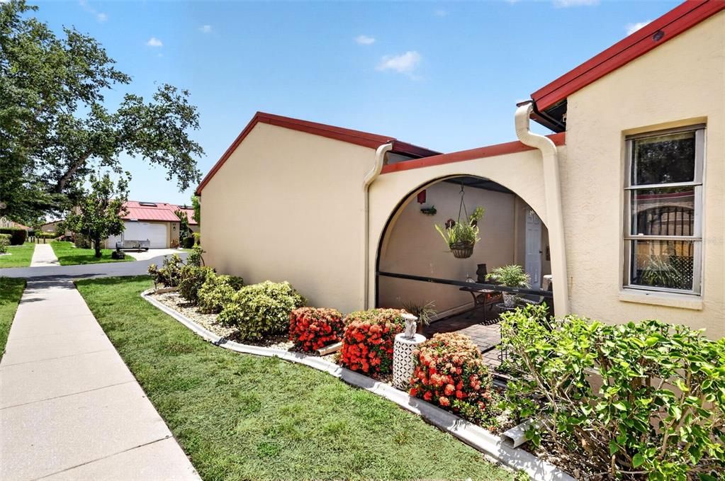 For Sale: $325,000 (3 beds, 2 baths, 2582 Square Feet)