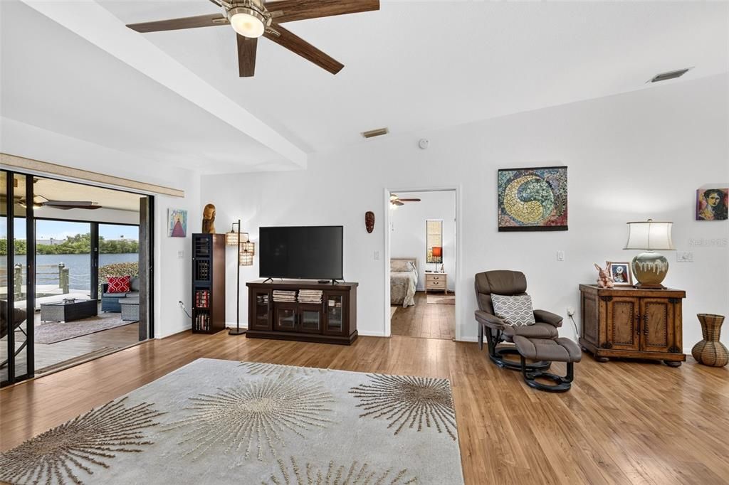 For Sale: $325,000 (3 beds, 2 baths, 2582 Square Feet)