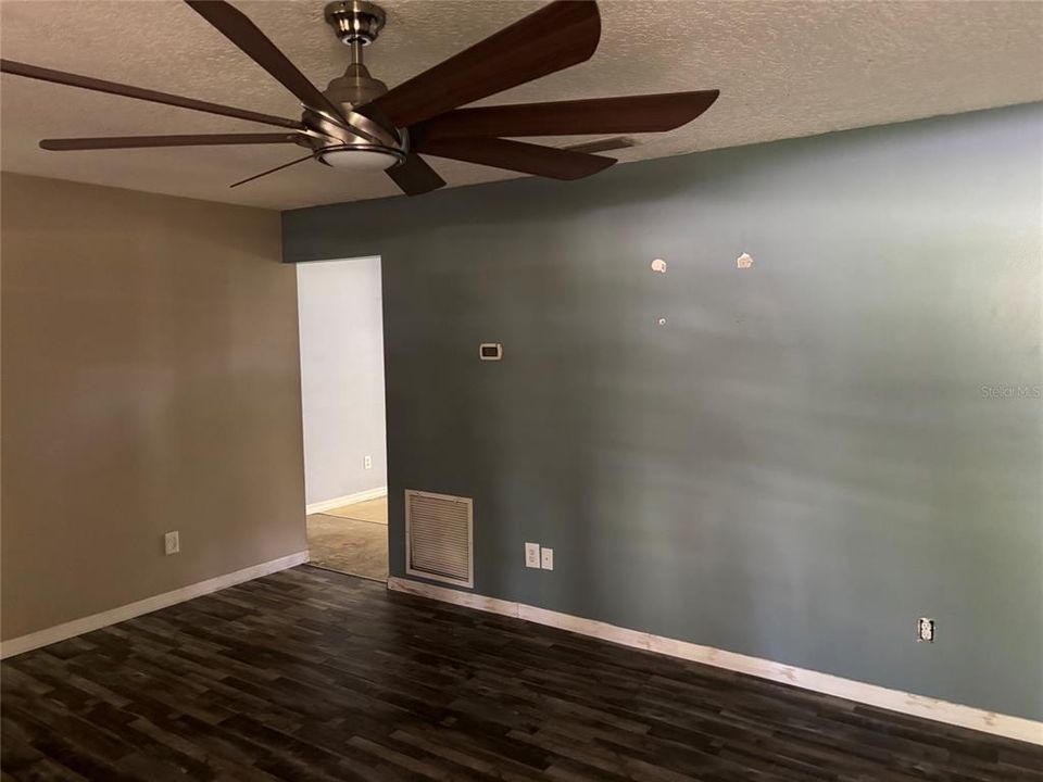 Activo con contrato: $199,000 (3 camas, 2 baños, 1816 Pies cuadrados)