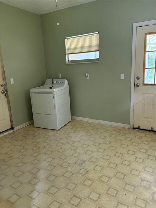 Activo con contrato: $199,000 (3 camas, 2 baños, 1816 Pies cuadrados)