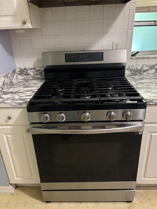 Activo con contrato: $199,000 (3 camas, 2 baños, 1816 Pies cuadrados)