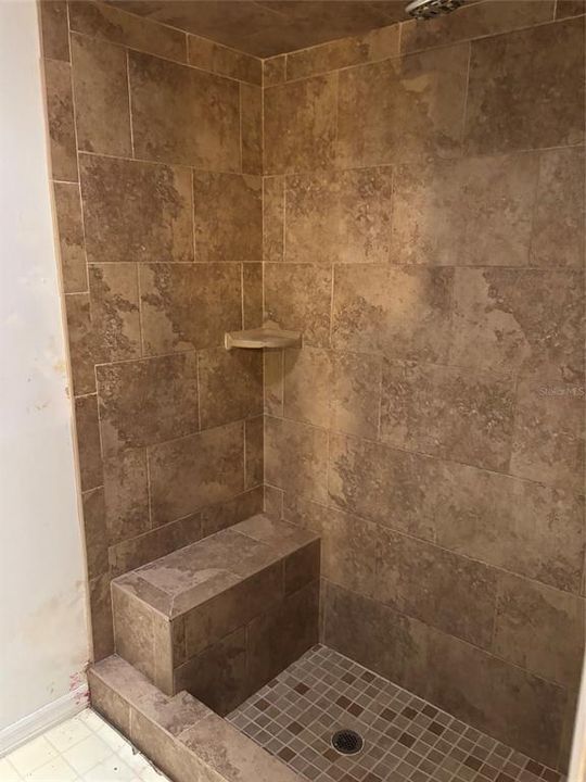 Activo con contrato: $199,000 (3 camas, 2 baños, 1816 Pies cuadrados)