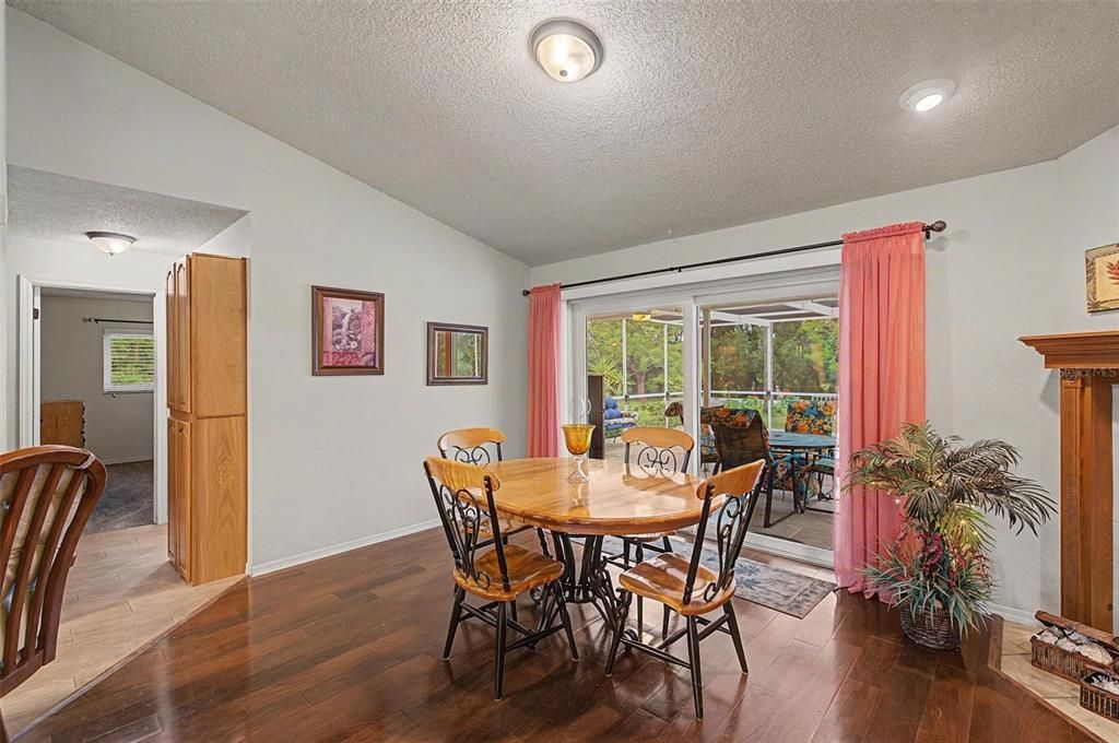 For Sale: $375,000 (3 beds, 2 baths, 1880 Square Feet)