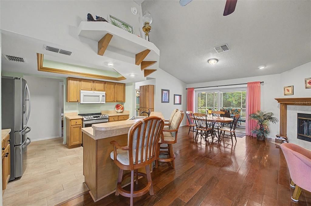 For Sale: $375,000 (3 beds, 2 baths, 1880 Square Feet)