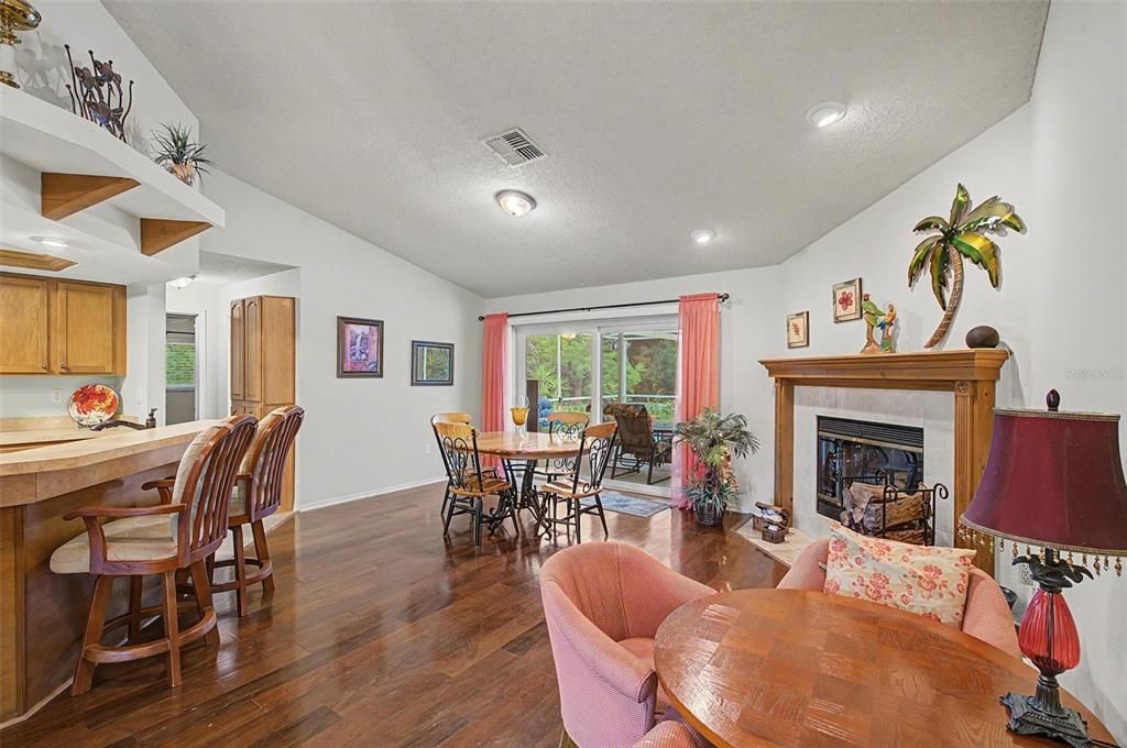 For Sale: $375,000 (3 beds, 2 baths, 1880 Square Feet)