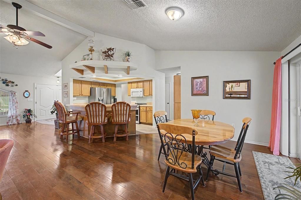 For Sale: $375,000 (3 beds, 2 baths, 1880 Square Feet)