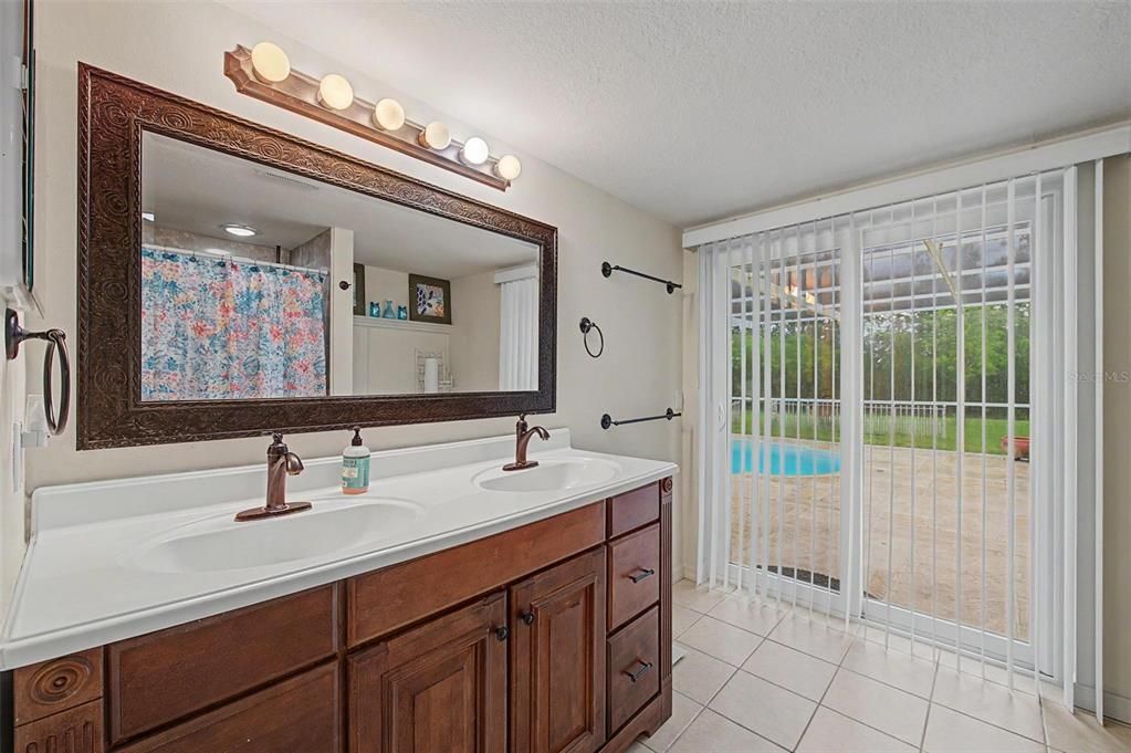 For Sale: $375,000 (3 beds, 2 baths, 1880 Square Feet)