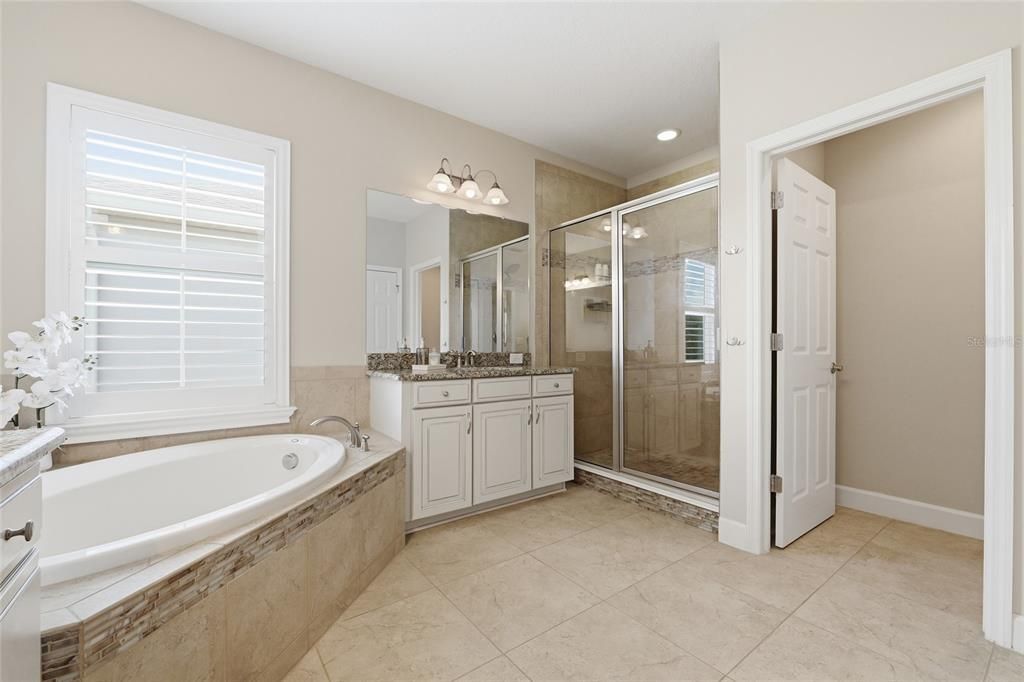 Activo con contrato: $525,000 (3 camas, 2 baños, 2296 Pies cuadrados)