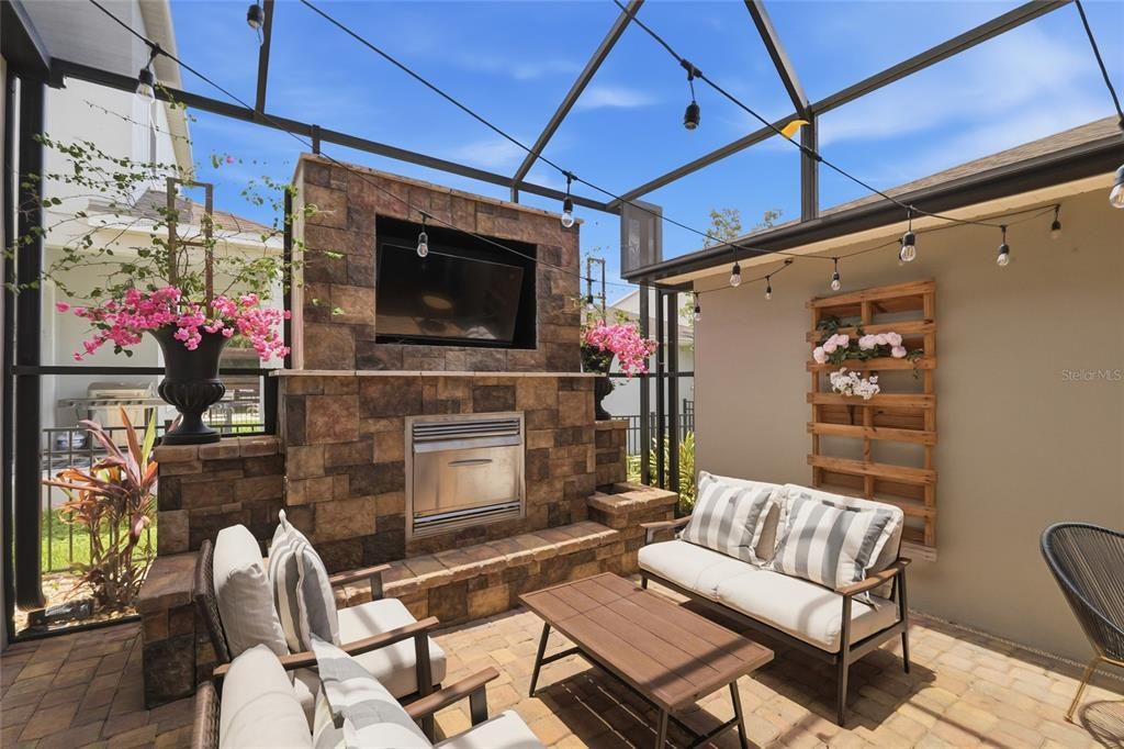 Activo con contrato: $525,000 (3 camas, 2 baños, 2296 Pies cuadrados)