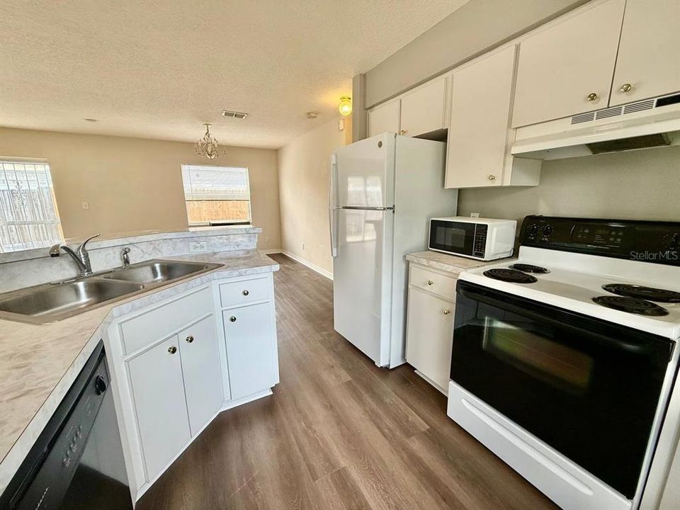 В аренду: $2,200 (3 спален, 2 ванн, 1202 Квадратных фут)