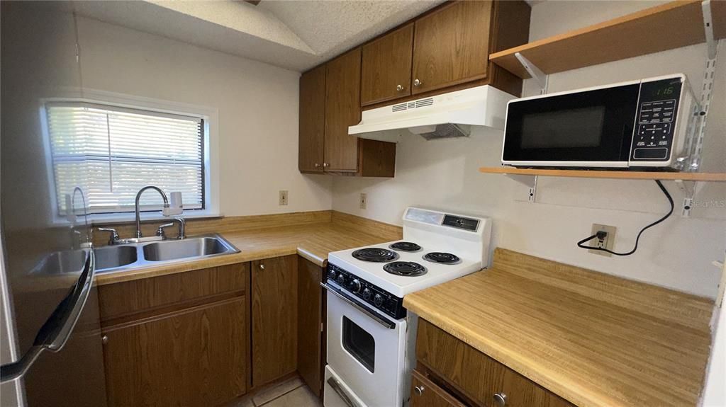 For Rent: $999 (2 beds, 1 baths, 900 Square Feet)