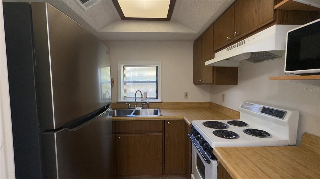For Rent: $999 (2 beds, 1 baths, 900 Square Feet)