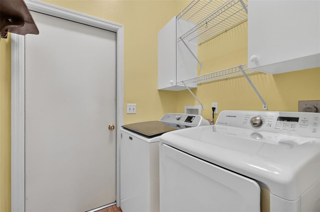 На продажу: $335,000 (3 спален, 2 ванн, 1392 Квадратных фут)