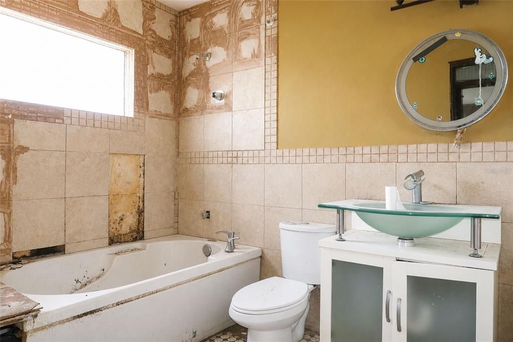 На продажу: $199,800 (3 спален, 2 ванн, 1951 Квадратных фут)