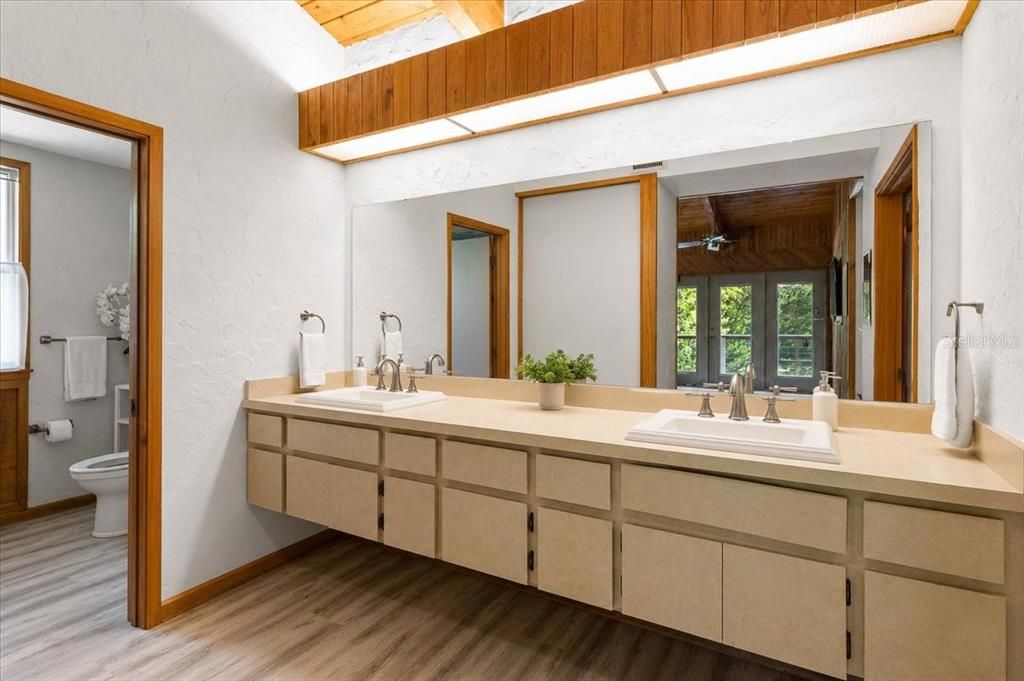 For Sale: $2,500,000 (8 beds, 8 baths, 4458 Square Feet)