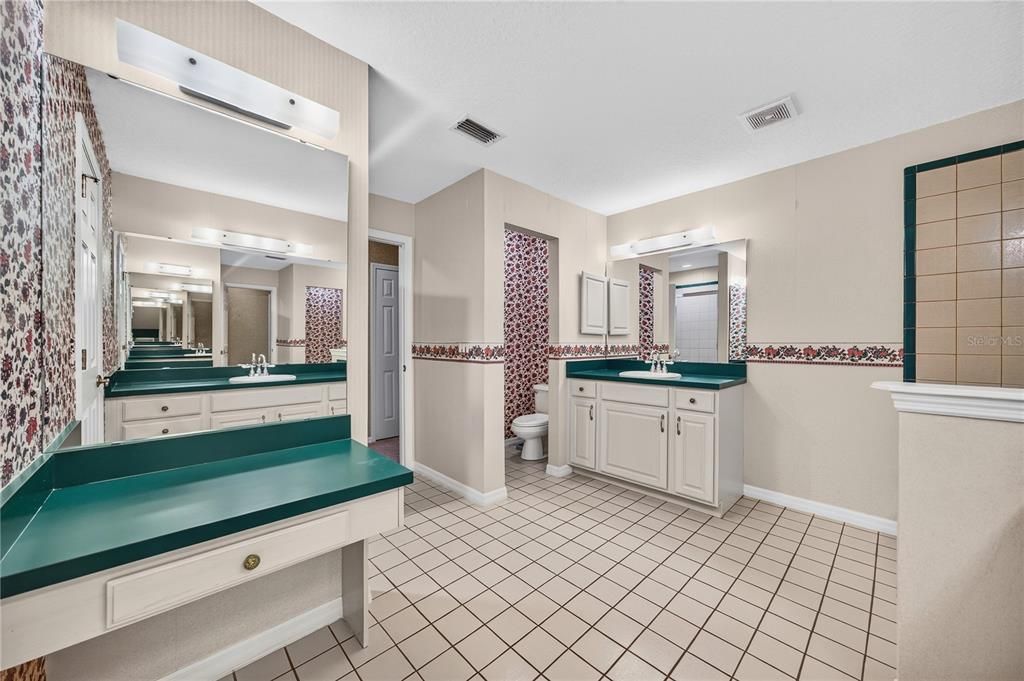 En Venta: $949,900 (4 camas, 4 baños, 4440 Pies cuadrados)