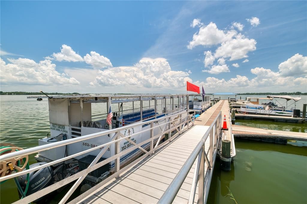 En Venta: $949,900 (4 camas, 4 baños, 4440 Pies cuadrados)
