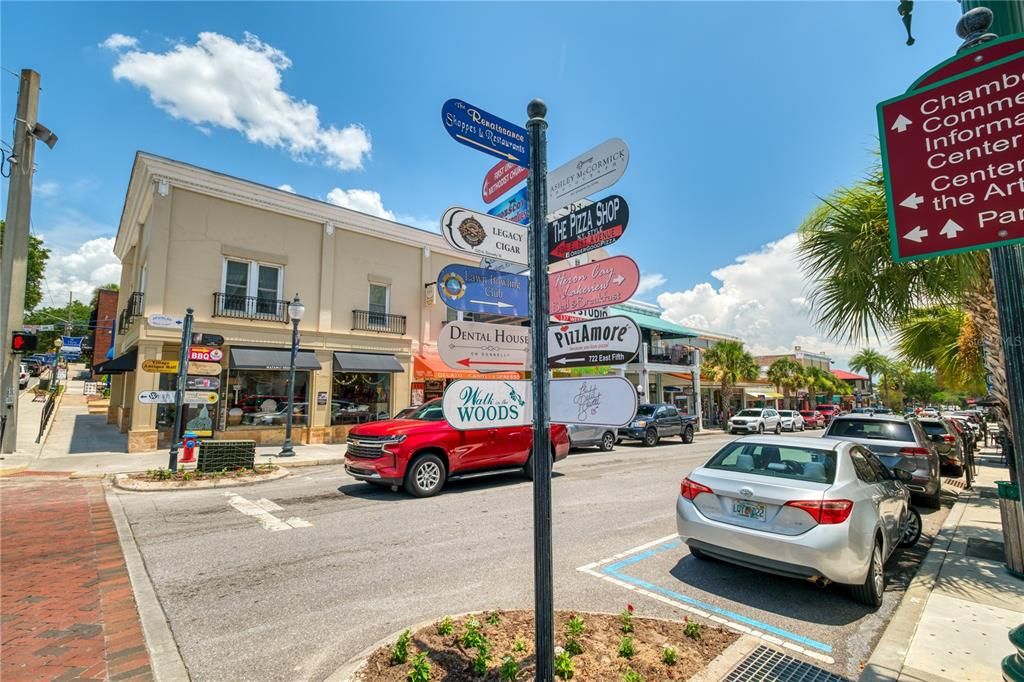 En Venta: $949,900 (4 camas, 4 baños, 4440 Pies cuadrados)