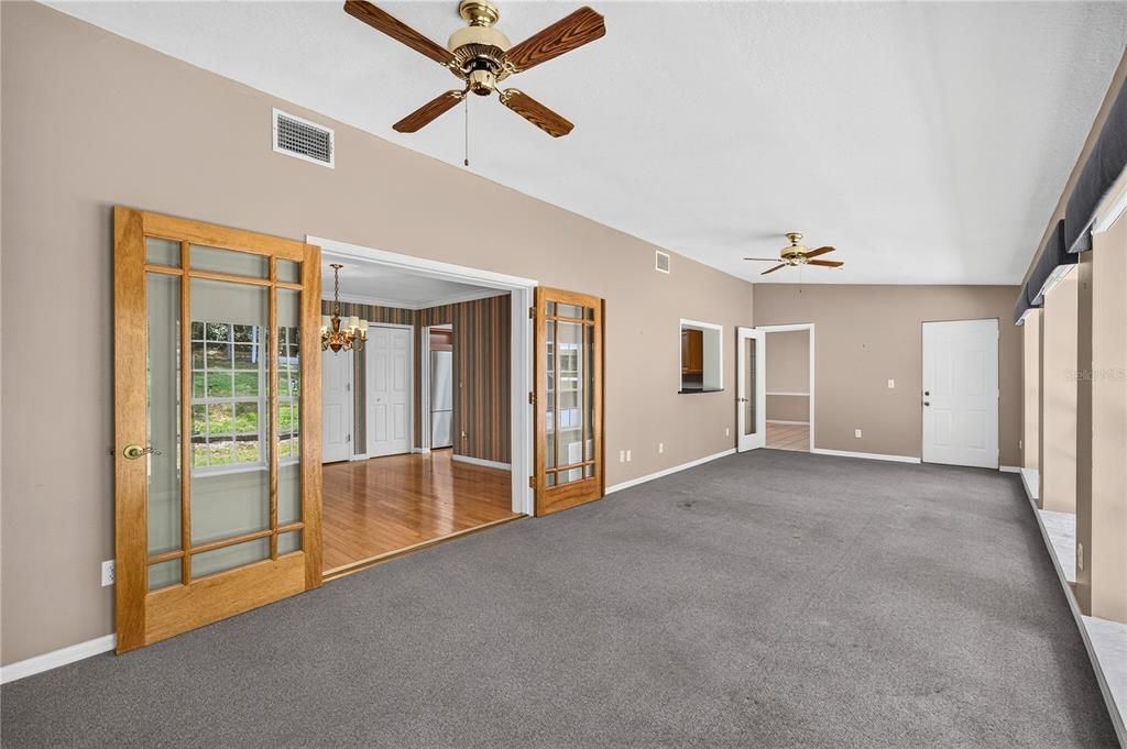 En Venta: $949,900 (4 camas, 4 baños, 4440 Pies cuadrados)
