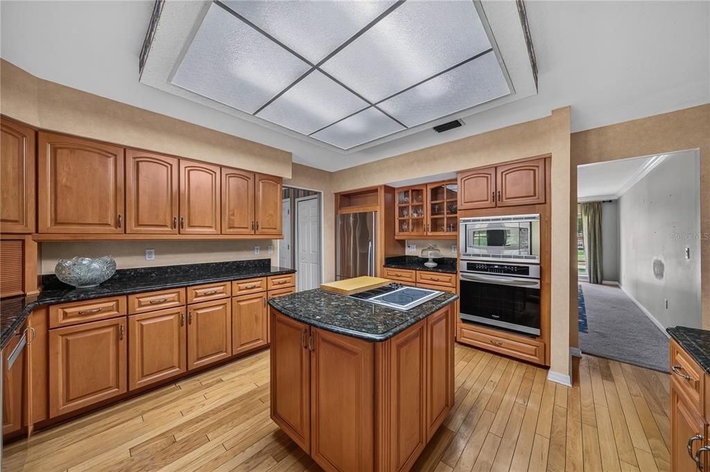 En Venta: $949,900 (4 camas, 4 baños, 4440 Pies cuadrados)