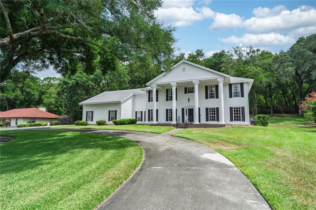En Venta: $949,900 (4 camas, 4 baños, 4440 Pies cuadrados)