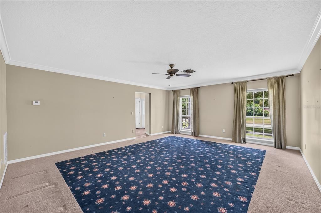 En Venta: $949,900 (4 camas, 4 baños, 4440 Pies cuadrados)