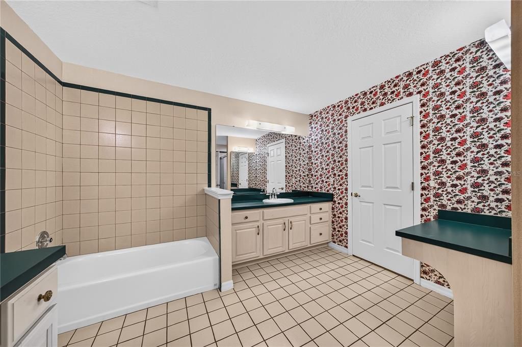En Venta: $949,900 (4 camas, 4 baños, 4440 Pies cuadrados)