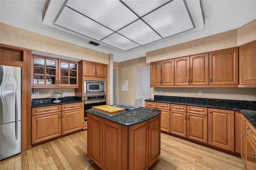 En Venta: $949,900 (4 camas, 4 baños, 4440 Pies cuadrados)