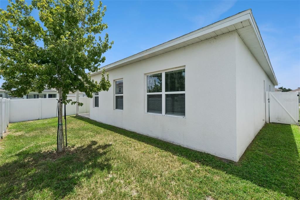 For Sale: $430,000 (4 beds, 2 baths, 1996 Square Feet)