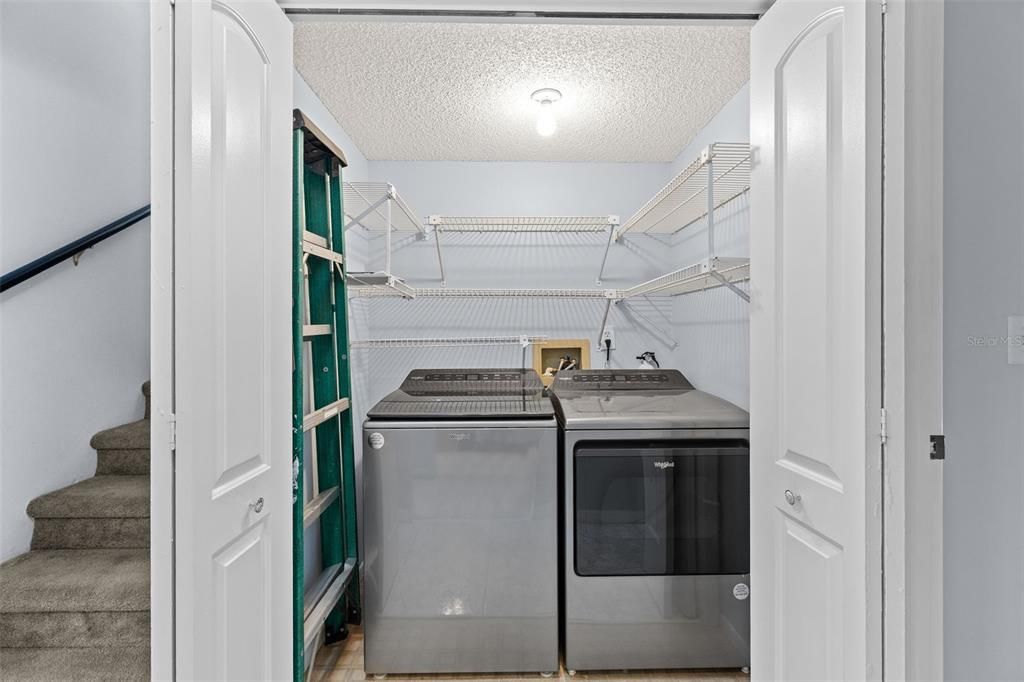 На продажу: $225,000 (2 спален, 2 ванн, 1359 Квадратных фут)