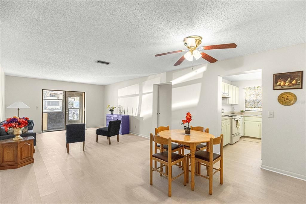 В аренду: $1,450 (2 спален, 2 ванн, 1036 Квадратных фут)