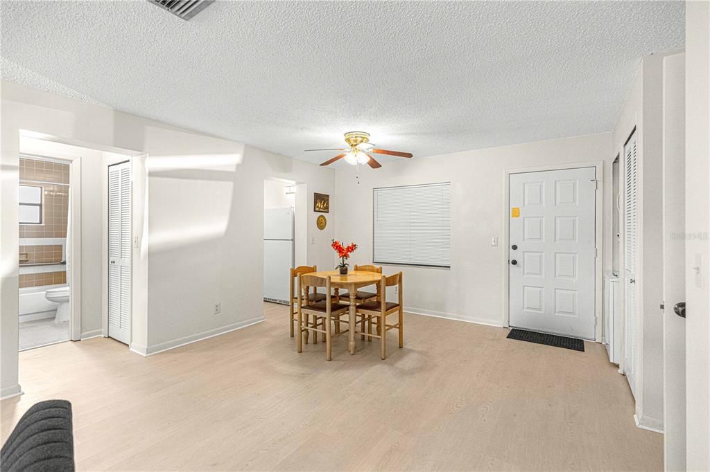 В аренду: $1,450 (2 спален, 2 ванн, 1036 Квадратных фут)