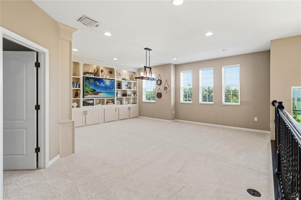 For Sale: $780,000 (5 beds, 5 baths, 3819 Square Feet)