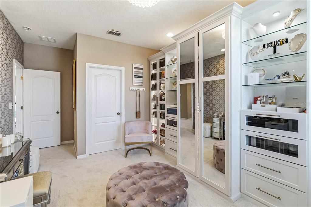 For Sale: $780,000 (5 beds, 5 baths, 3819 Square Feet)