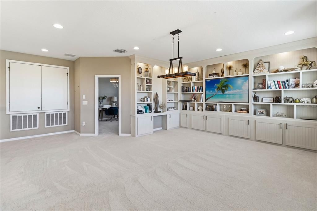 For Sale: $780,000 (5 beds, 5 baths, 3819 Square Feet)